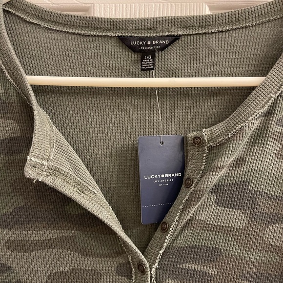 Lucky 🍀 Brand camo Henley T size L - Picture 2 of 5